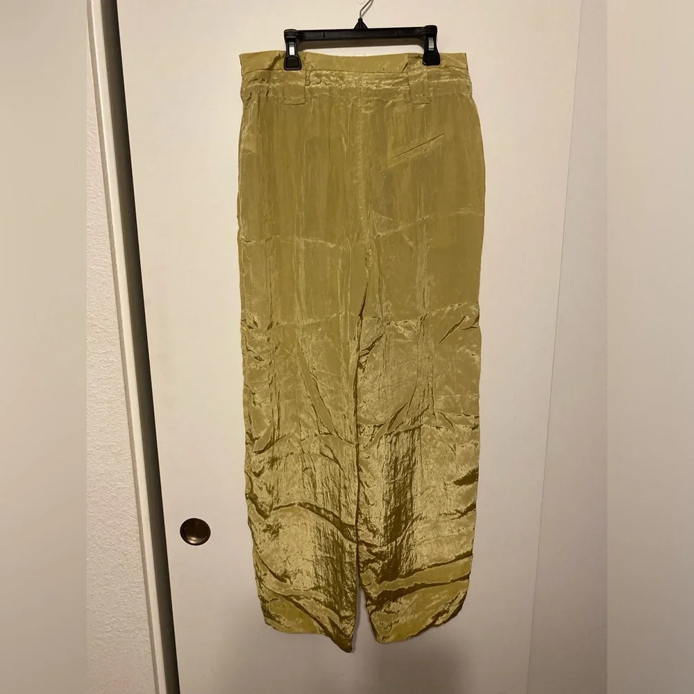 GANNI $595
Crinkled satin tapered pants dusty yellow size 36 size 0 - Picture 7 of 12